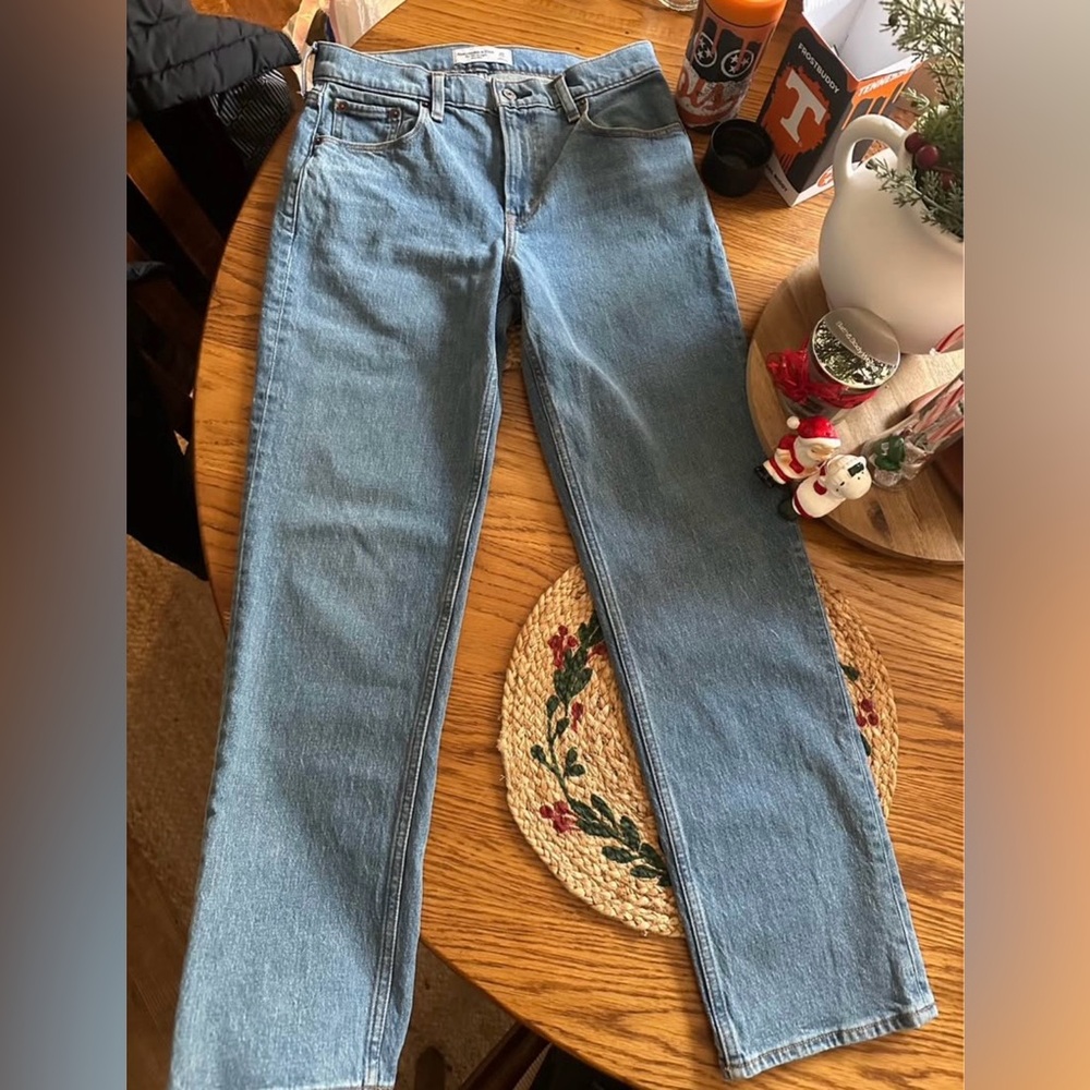 Abercrombie & Fitch Women's Medium Light Blue Straight-Leg Jeans